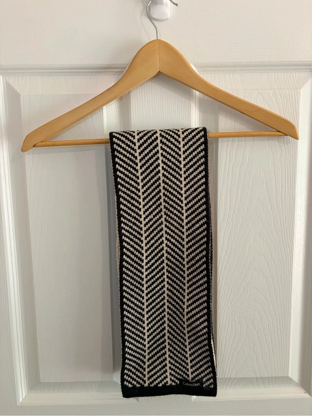 Calvin Klein Black & Cream Herringbone Knit Scarf - 65” x 5”